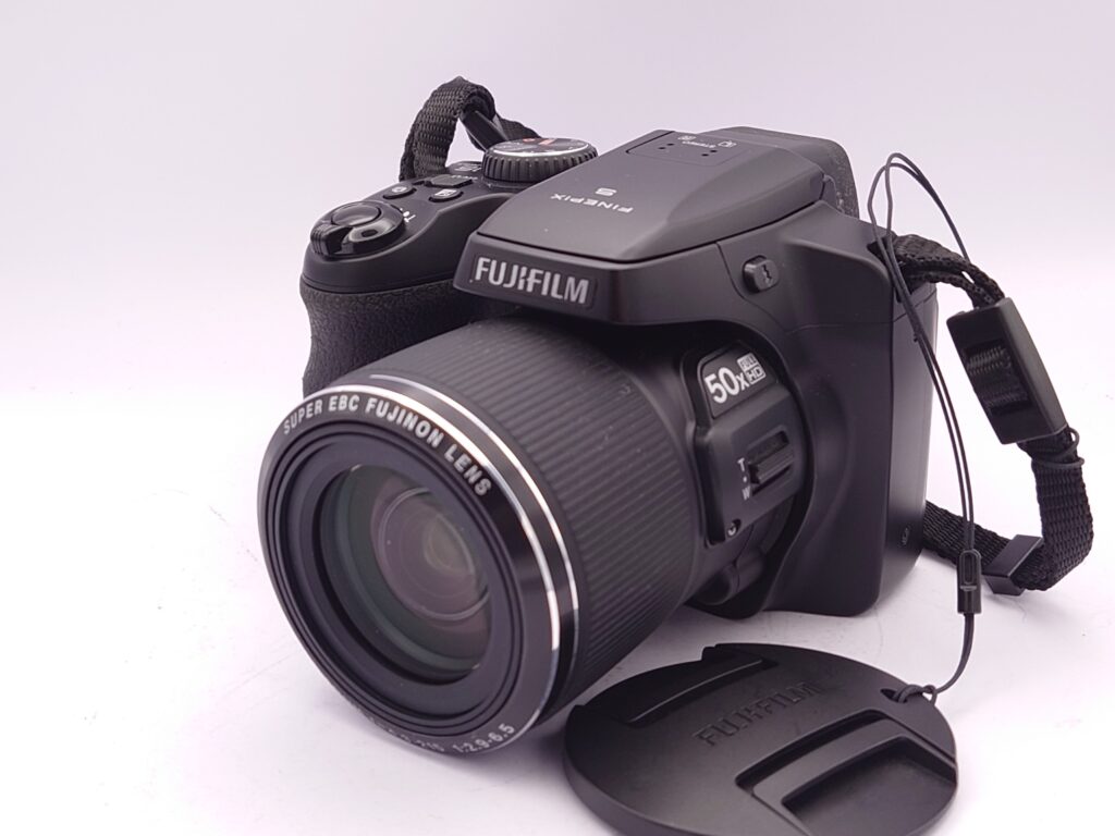 札幌市北区のお客様から、FUJIFILM Finepix S9200 コンパクトカメラを店頭買取にて高価買取させて頂きました！